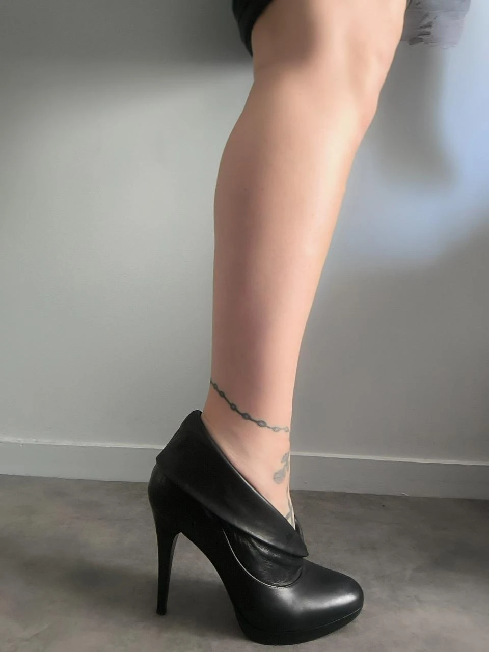 Escarpins de Couro Preto Feminino – Saltos 10 cm – Tamanho 40 – Muito Bom Estado – photo 6